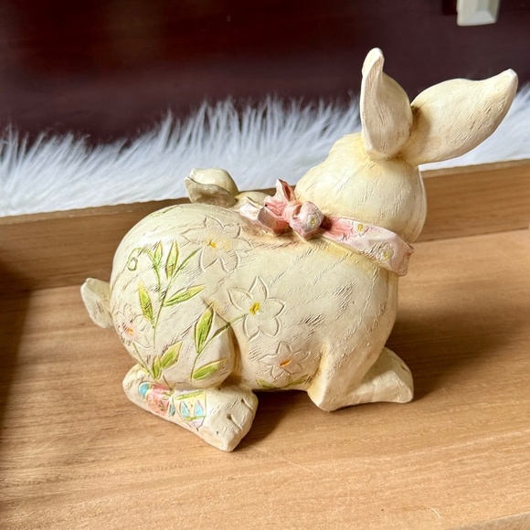 Hand Painted Figurine Baby Bunny with Mama Rabbit Wood Carved Roman Inc - Picture 7 of 10